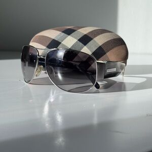Burberry oversized aviator sunglasses with hard case